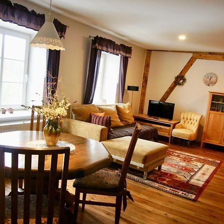 דירות Pāle Bear Manor Lacu Muizina מראה חיצוני תמונה