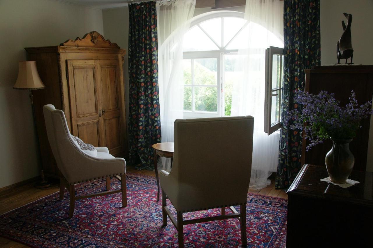 דירות Pāle Bear Manor Lacu Muizina מראה חיצוני תמונה