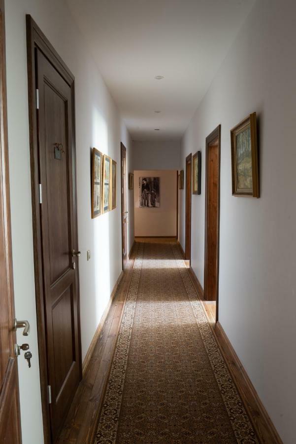דירות Pāle Bear Manor Lacu Muizina מראה חיצוני תמונה